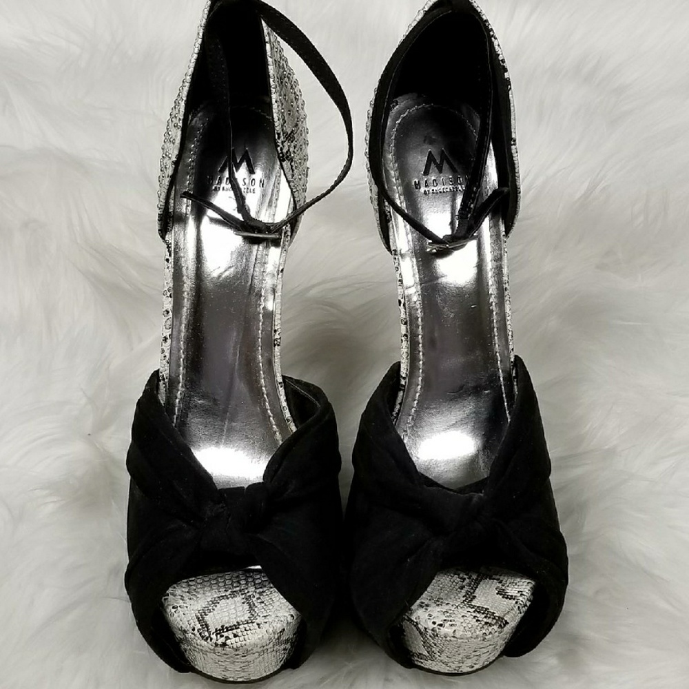 Shoedazzle Black & White Snakeskin Heels